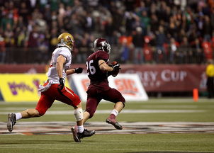 米兰体育入口-加拿大队在赛制中的表现：如何调整战术应对不同对手，加拿大队与中国队